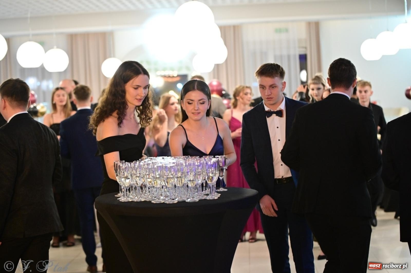 Zdjęcie w galerii na portalu naszraciborz.pl: Studniówka ZSOMS w Raciborzu na bis! [FOTO] wiadomości z regionu