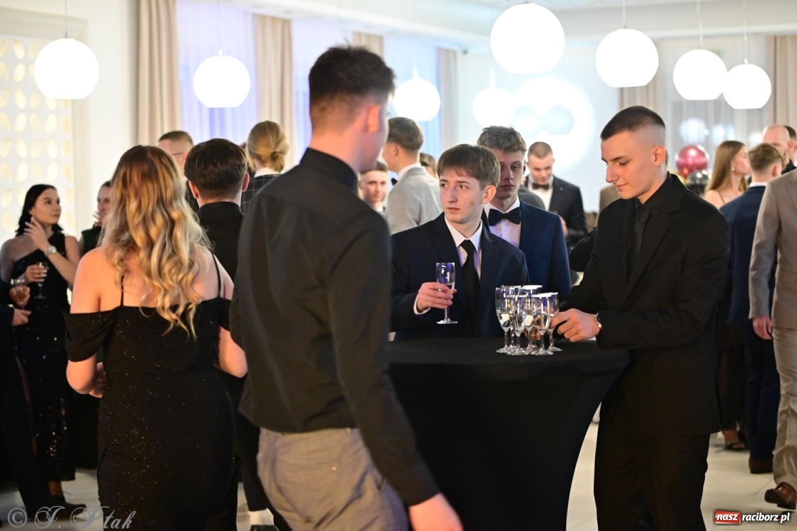 Zdjęcie w galerii na portalu naszraciborz.pl: Studniówka ZSOMS w Raciborzu na bis! [FOTO] wiadomości z regionu