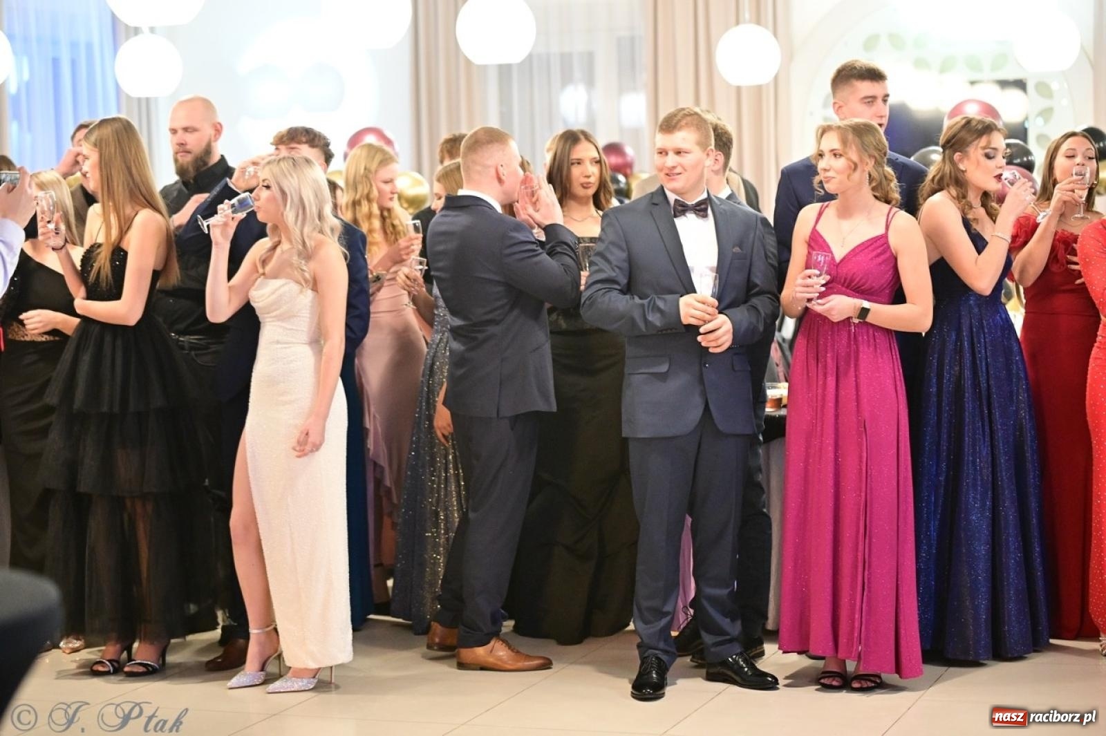 Zdjęcie w galerii na portalu naszraciborz.pl: Studniówka ZSOMS w Raciborzu na bis! [FOTO] wiadomości z regionu