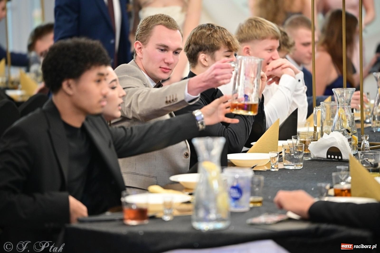 Zdjęcie w galerii na portalu naszraciborz.pl: Studniówka ZSOMS w Raciborzu na bis! [FOTO] wiadomości z regionu