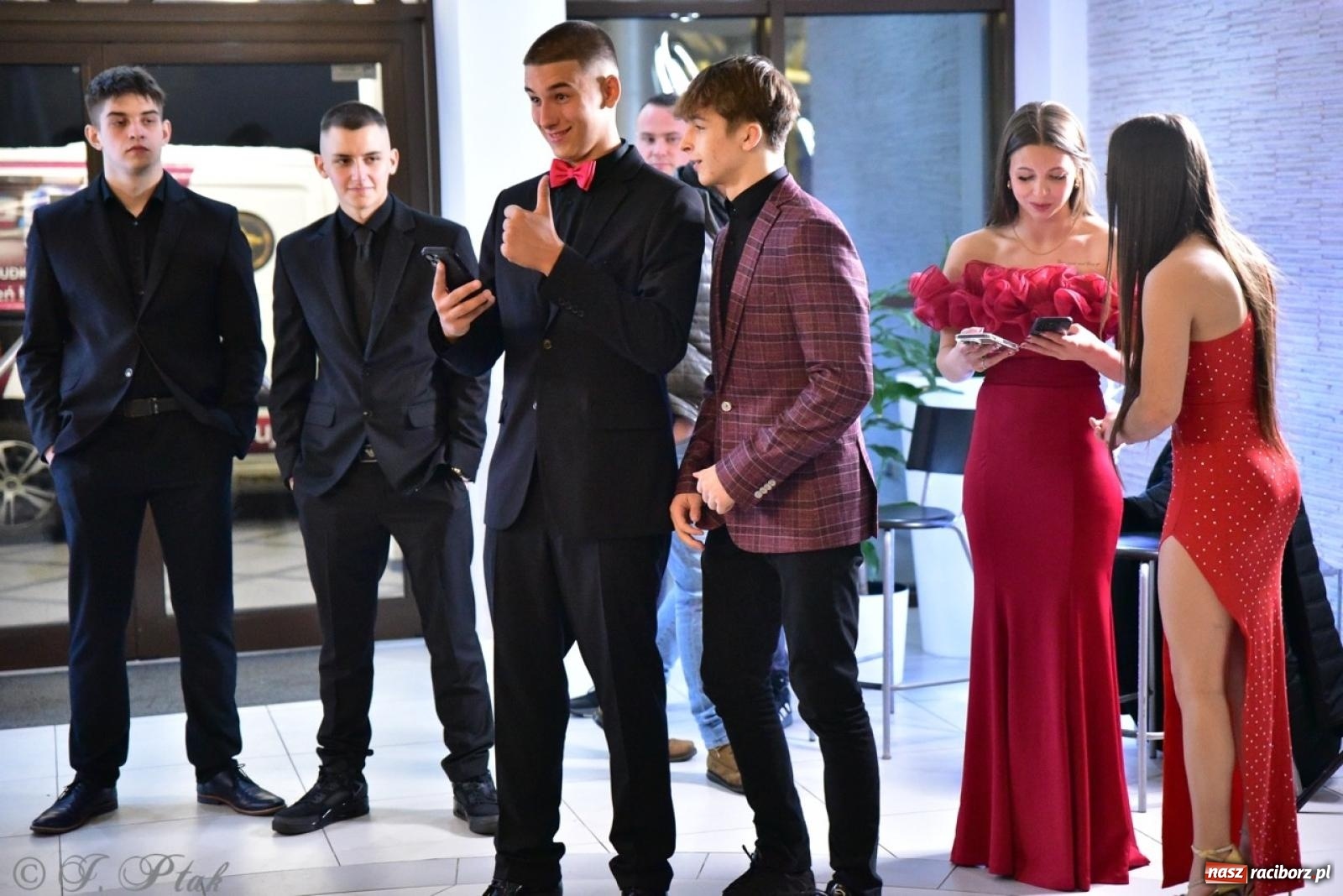 Zdjęcie w galerii na portalu naszraciborz.pl: Studniówka ZSOMS w Raciborzu na bis! [FOTO] wiadomości z regionu