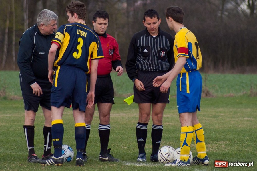 Zdjęcie w galerii na portalu naszraciborz.pl: W Markowicach podział punktów wiadomości z regionu