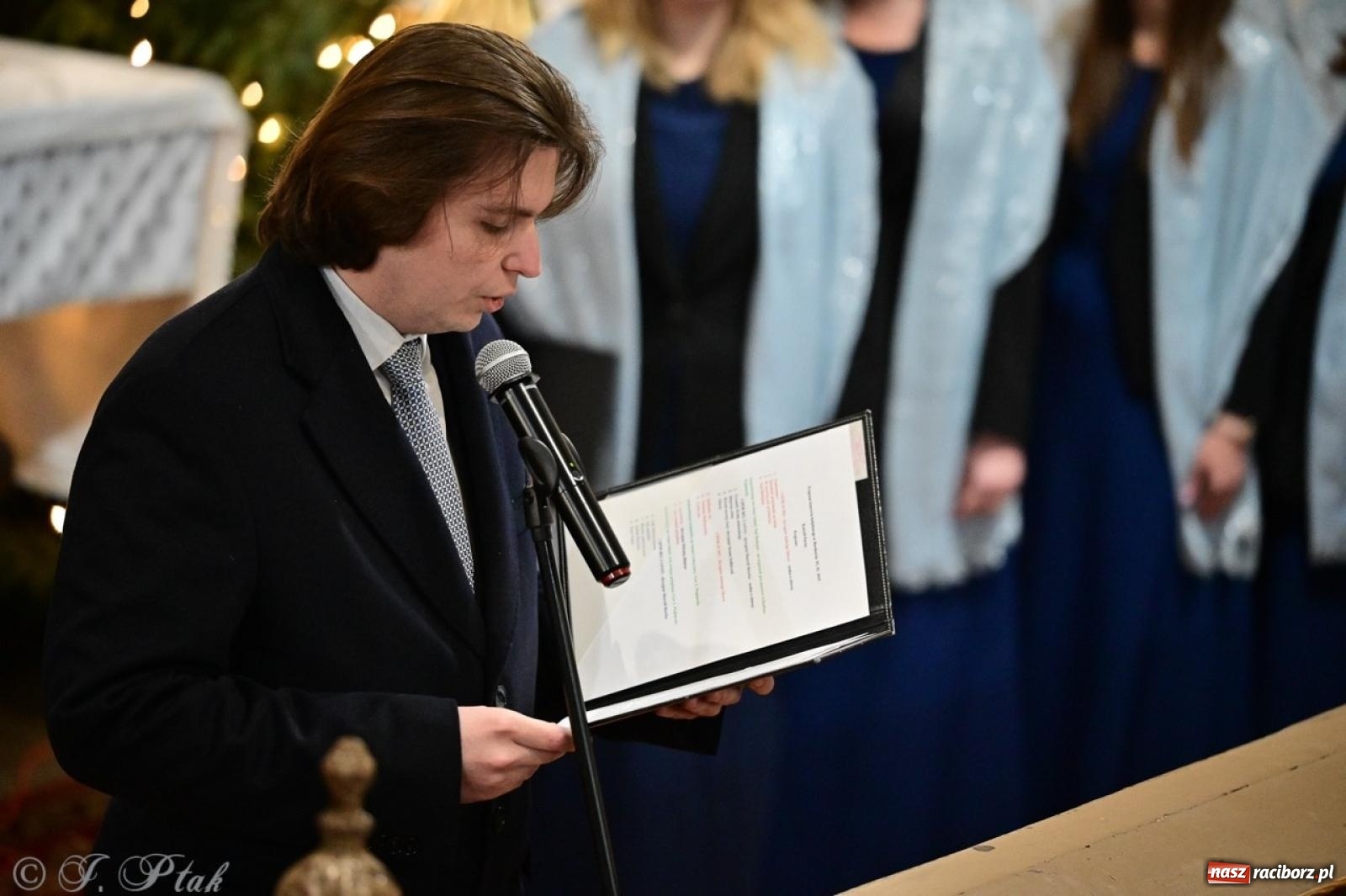 Zdjęcie w galerii na portalu naszraciborz.pl: Koncert kolęd i pastorałek w farnym – muzyczna uczta w Raciborzu wiadomości z regionu