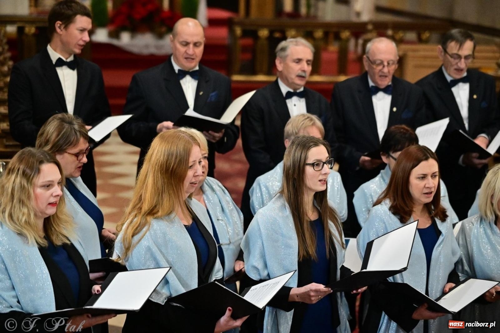 Zdjęcie w galerii na portalu naszraciborz.pl: Koncert kolęd i pastorałek w farnym – muzyczna uczta w Raciborzu wiadomości z regionu