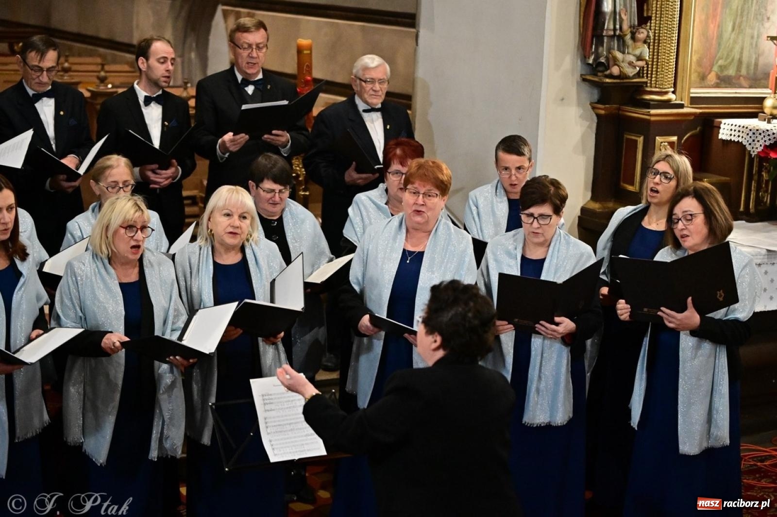 Zdjęcie w galerii na portalu naszraciborz.pl: Koncert kolęd i pastorałek w farnym – muzyczna uczta w Raciborzu wiadomości z regionu