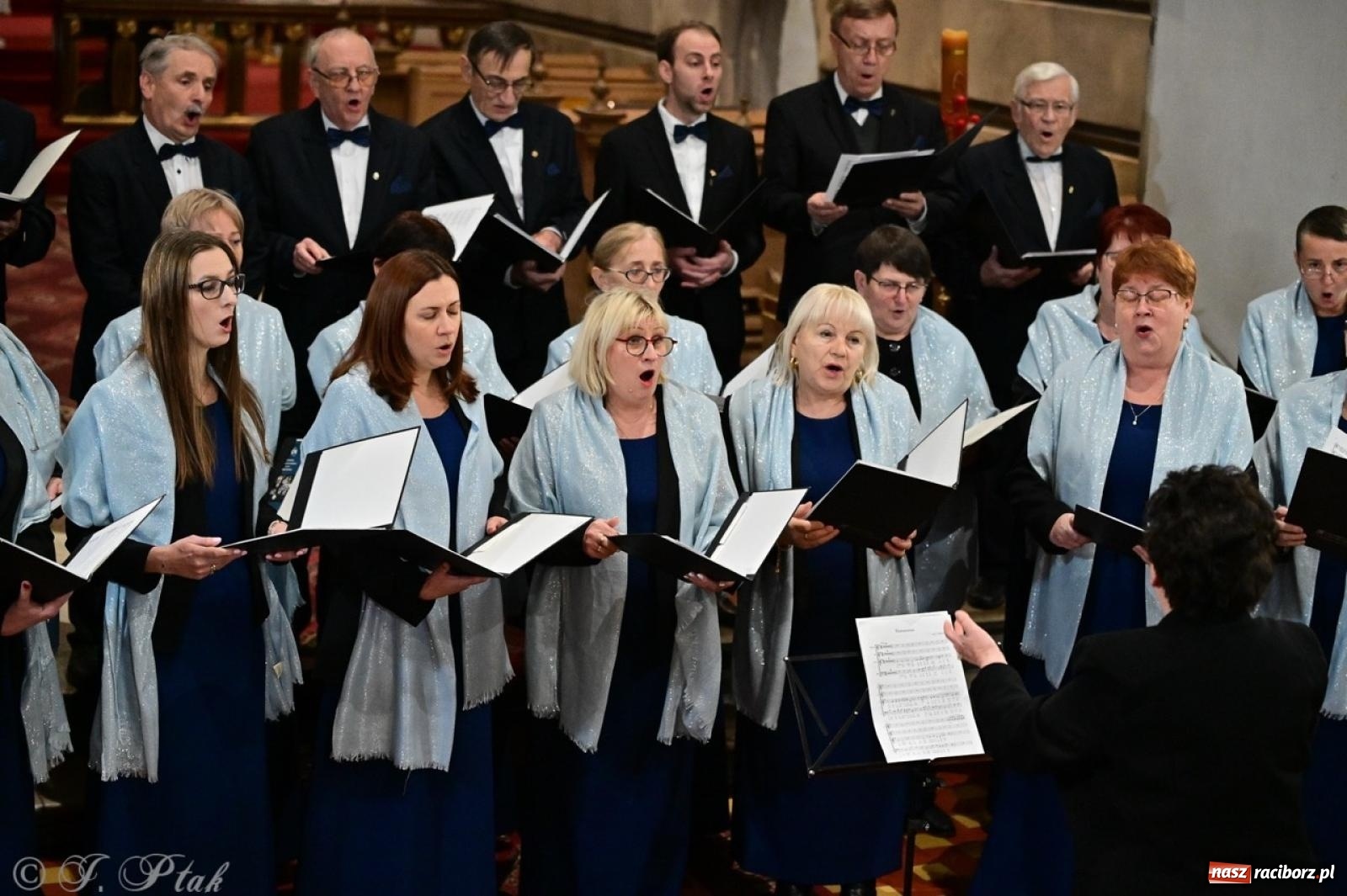 Zdjęcie w galerii na portalu naszraciborz.pl: Koncert kolęd i pastorałek w farnym – muzyczna uczta w Raciborzu wiadomości z regionu
