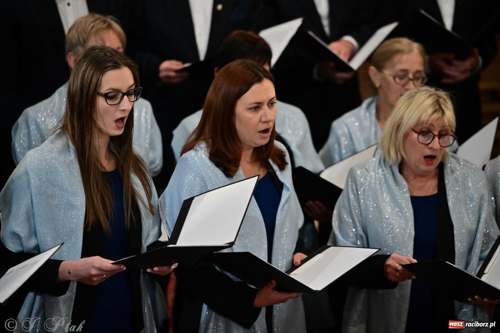 Zdjęcie w galerii na portalu naszraciborz.pl: Koncert kolęd i pastorałek w farnym – muzyczna uczta w Raciborzu wiadomości z regionu