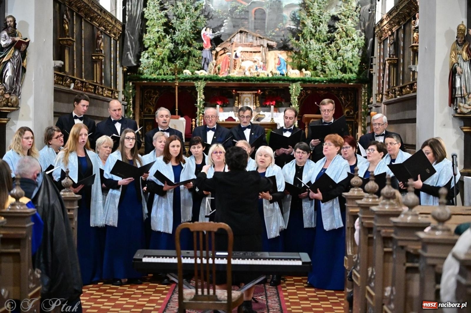 Zdjęcie w galerii na portalu naszraciborz.pl: Koncert kolęd i pastorałek w farnym – muzyczna uczta w Raciborzu wiadomości z regionu