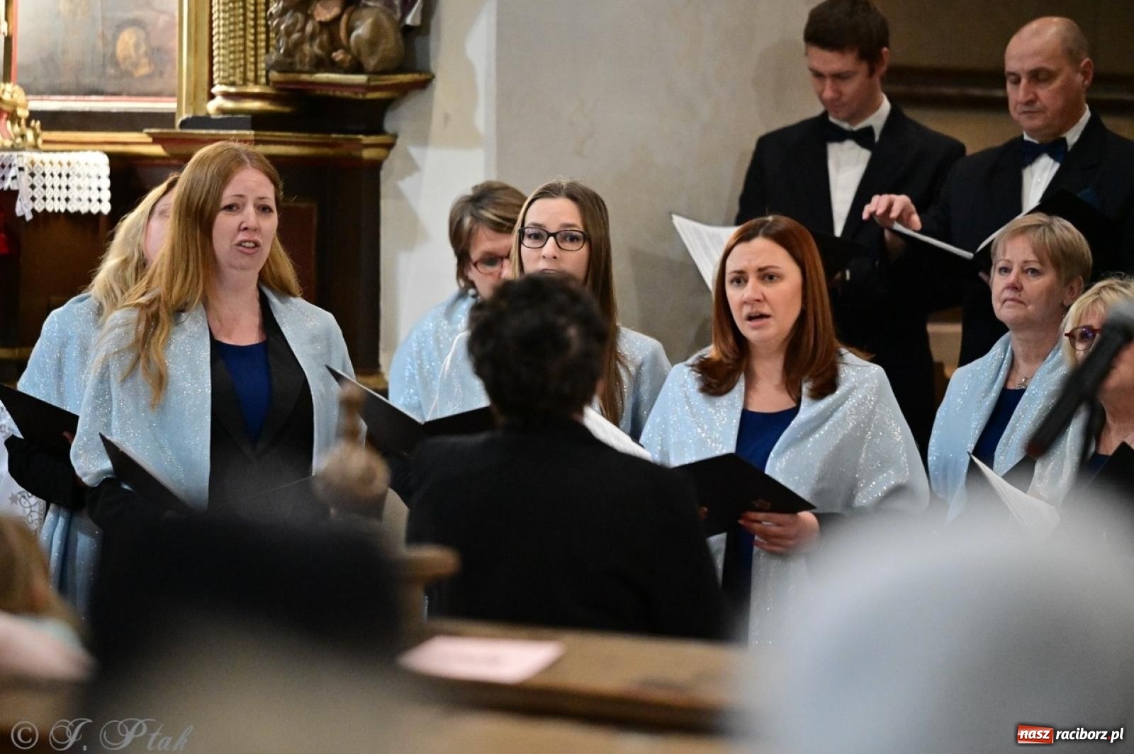 Zdjęcie w galerii na portalu naszraciborz.pl: Koncert kolęd i pastorałek w farnym – muzyczna uczta w Raciborzu wiadomości z regionu