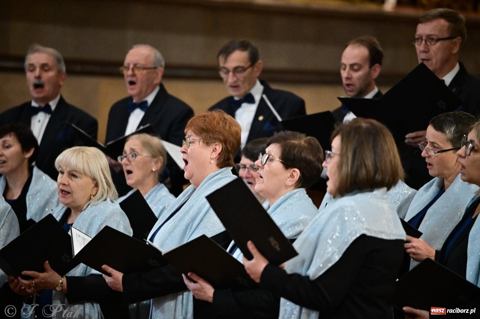 Zdjęcie w galerii na portalu naszraciborz.pl: Koncert kolęd i pastorałek w farnym – muzyczna uczta w Raciborzu wiadomości z regionu
