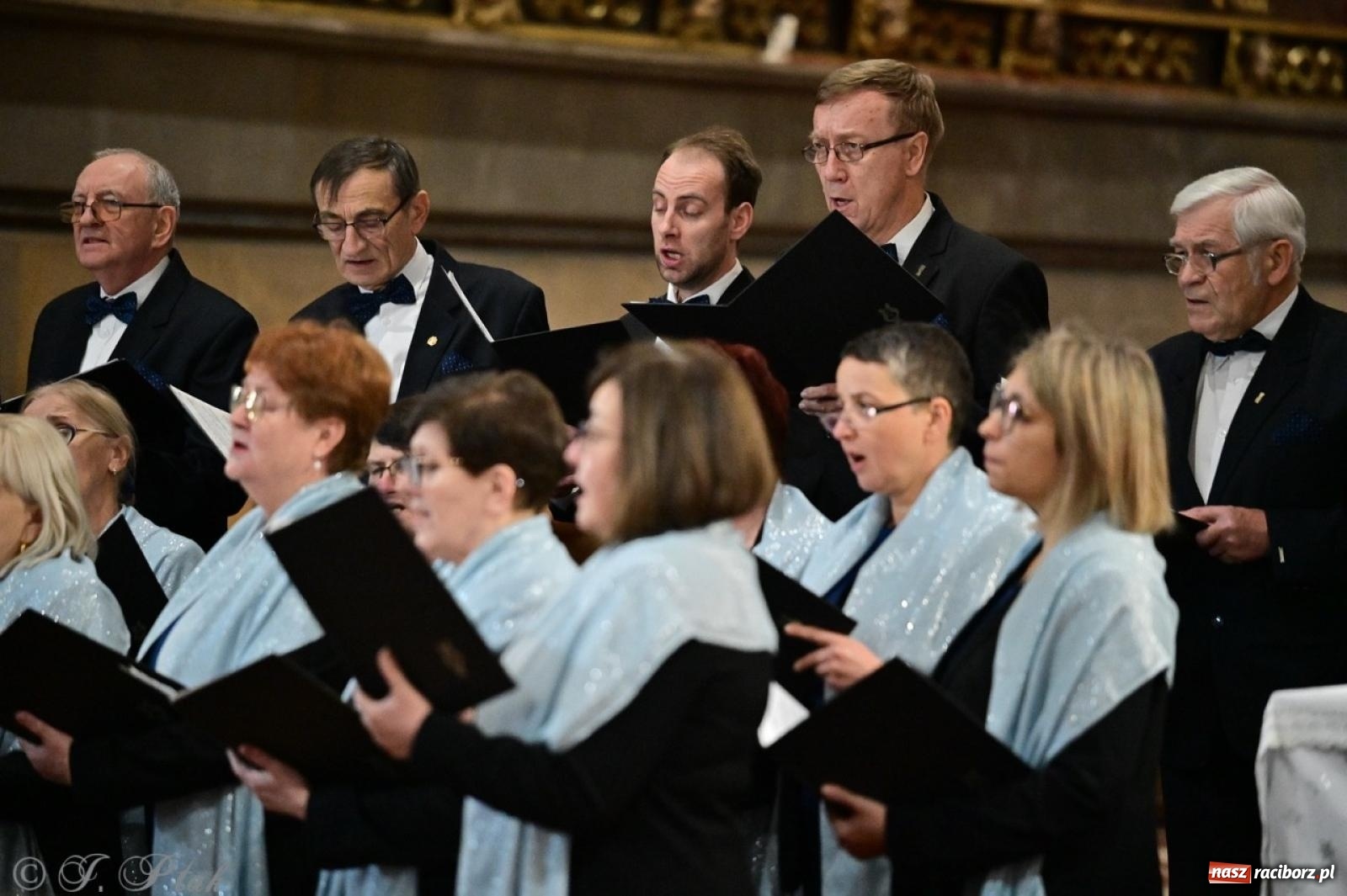 Zdjęcie w galerii na portalu naszraciborz.pl: Koncert kolęd i pastorałek w farnym – muzyczna uczta w Raciborzu wiadomości z regionu