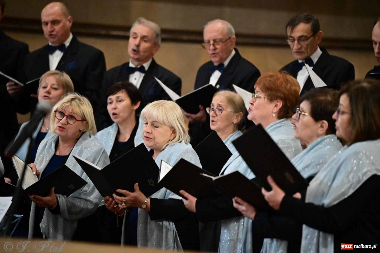 Zdjęcie w galerii na portalu naszraciborz.pl: Koncert kolęd i pastorałek w farnym – muzyczna uczta w Raciborzu wiadomości z regionu