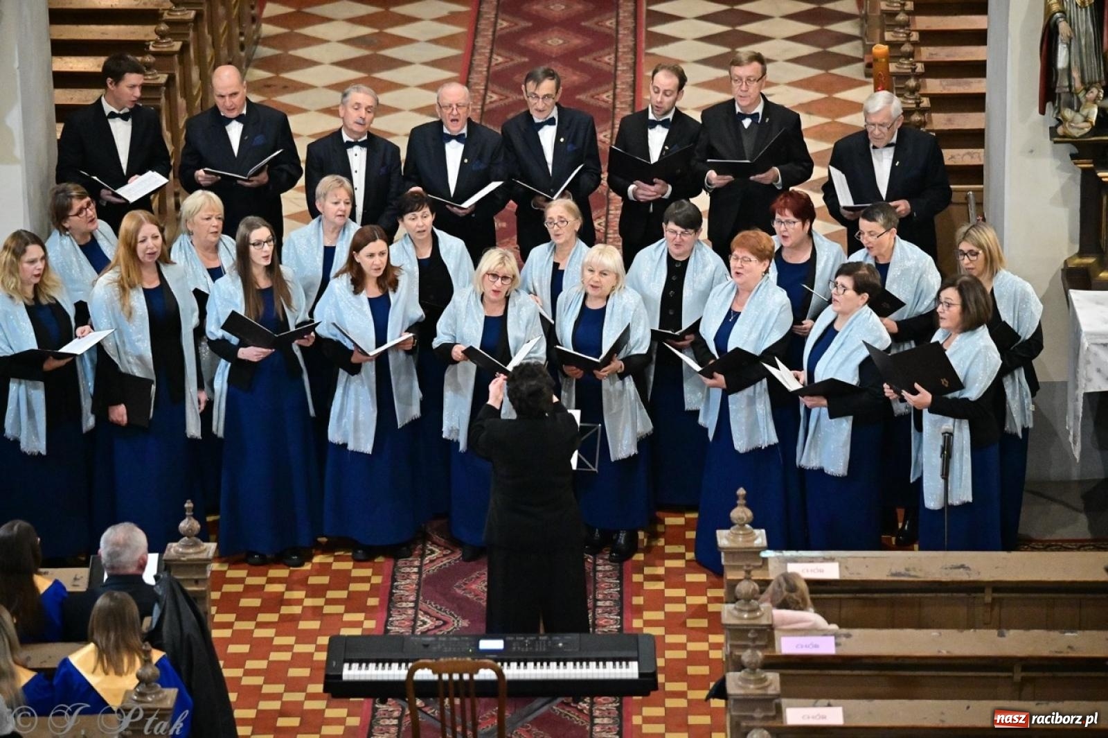 Zdjęcie w galerii na portalu naszraciborz.pl: Koncert kolęd i pastorałek w farnym – muzyczna uczta w Raciborzu wiadomości z regionu
