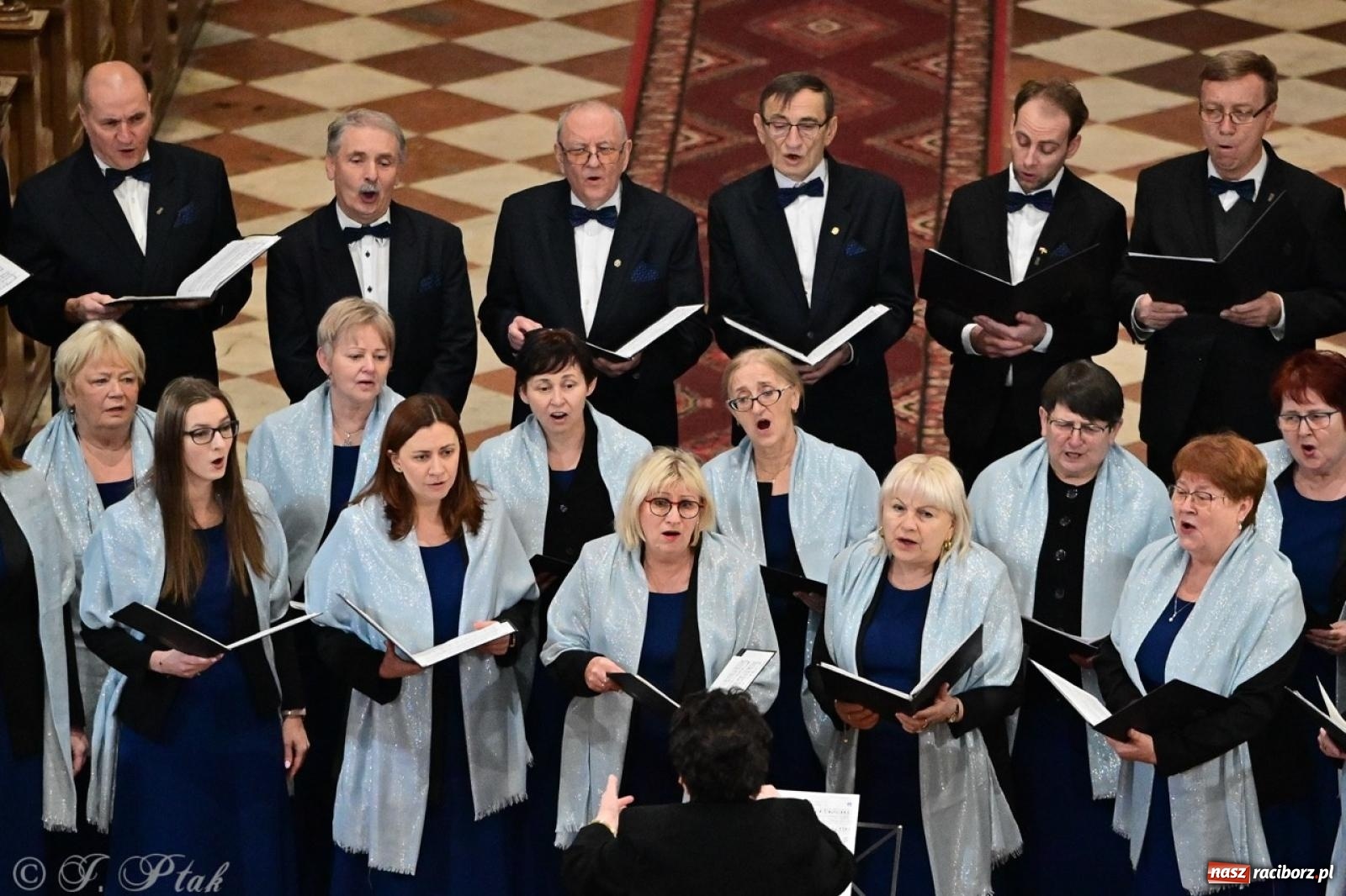 Zdjęcie w galerii na portalu naszraciborz.pl: Koncert kolęd i pastorałek w farnym – muzyczna uczta w Raciborzu wiadomości z regionu