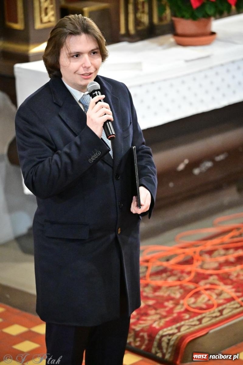 Zdjęcie w galerii na portalu naszraciborz.pl: Koncert kolęd i pastorałek w farnym – muzyczna uczta w Raciborzu wiadomości z regionu