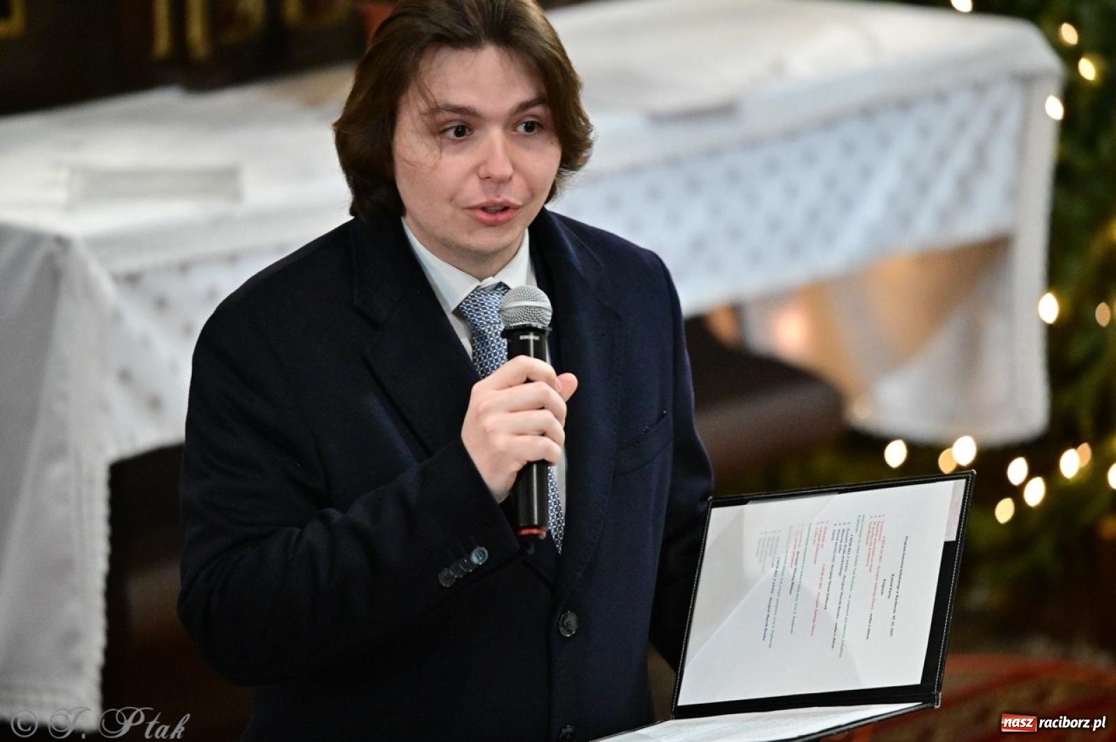 Zdjęcie w galerii na portalu naszraciborz.pl: Koncert kolęd i pastorałek w farnym – muzyczna uczta w Raciborzu wiadomości z regionu