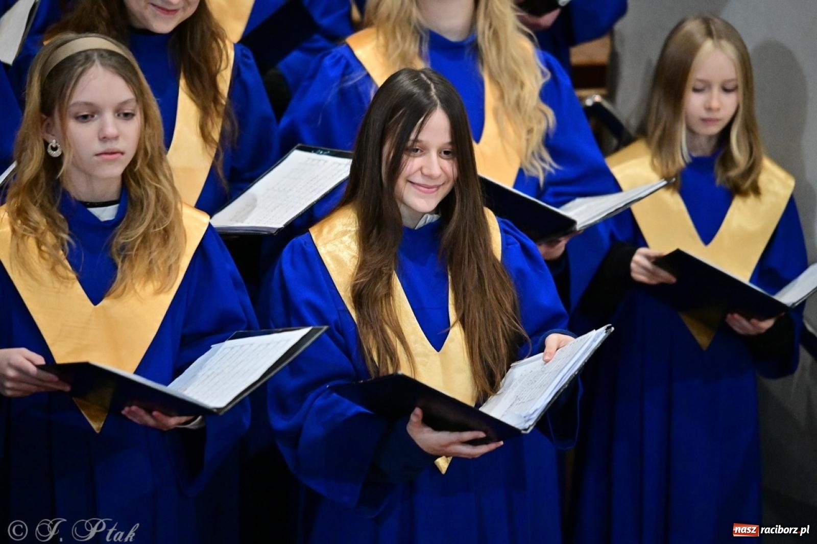 Zdjęcie w galerii na portalu naszraciborz.pl: Koncert kolęd i pastorałek w farnym – muzyczna uczta w Raciborzu wiadomości z regionu