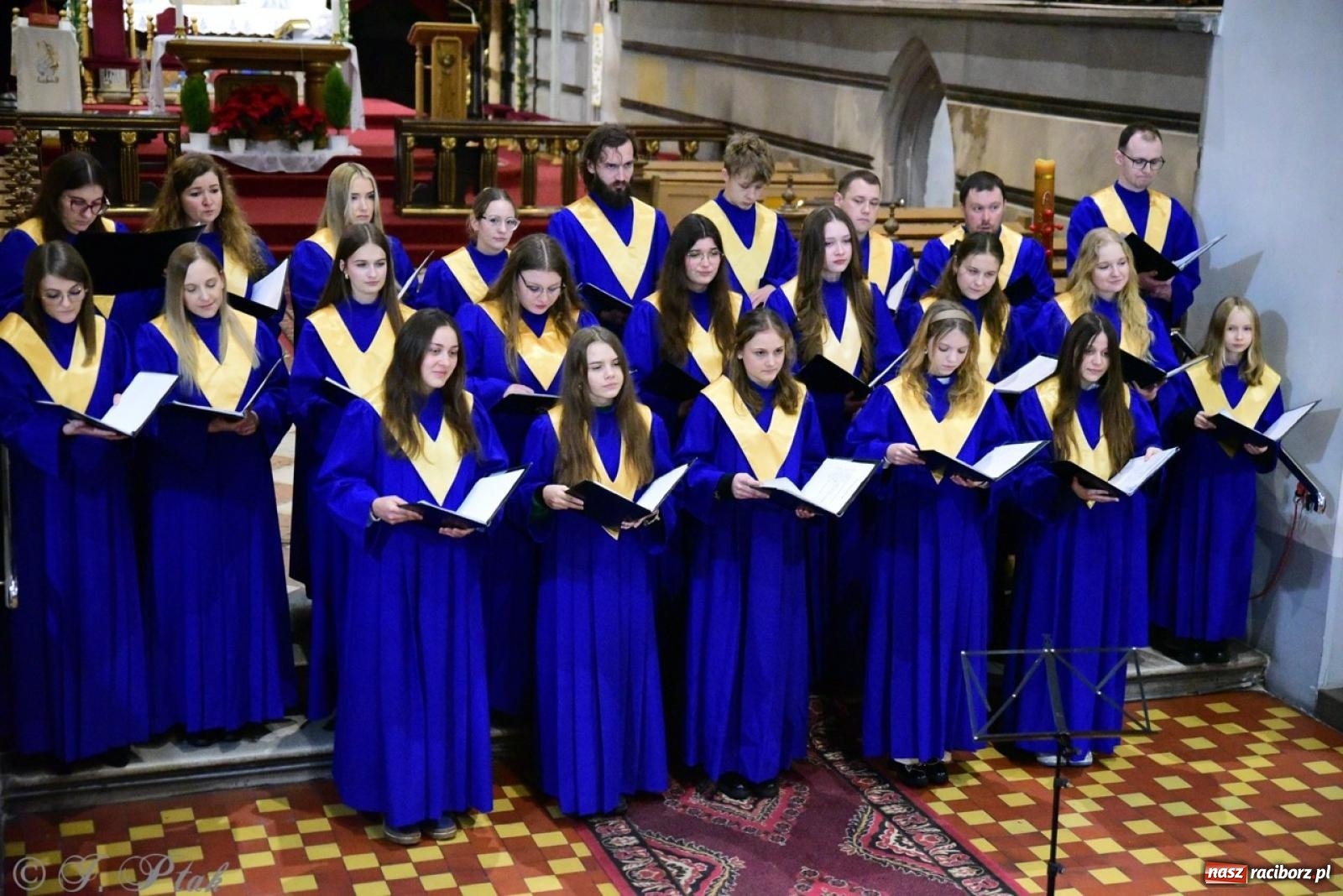 Zdjęcie w galerii na portalu naszraciborz.pl: Koncert kolęd i pastorałek w farnym – muzyczna uczta w Raciborzu wiadomości z regionu