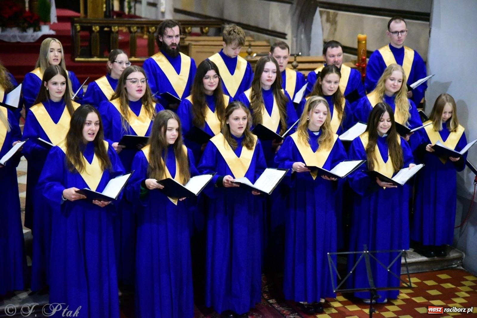 Zdjęcie w galerii na portalu naszraciborz.pl: Koncert kolęd i pastorałek w farnym – muzyczna uczta w Raciborzu wiadomości z regionu