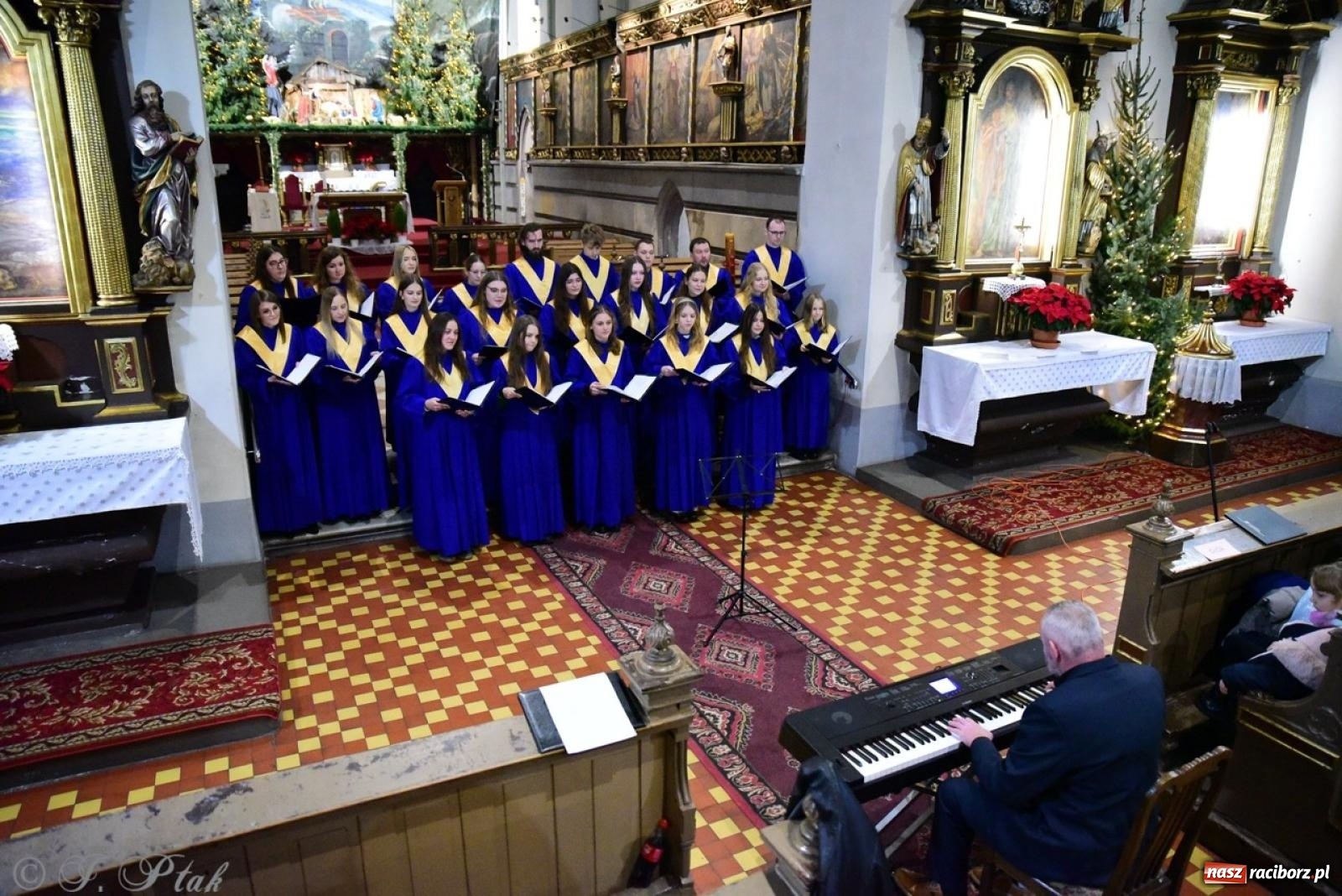 Zdjęcie w galerii na portalu naszraciborz.pl: Koncert kolęd i pastorałek w farnym – muzyczna uczta w Raciborzu wiadomości z regionu