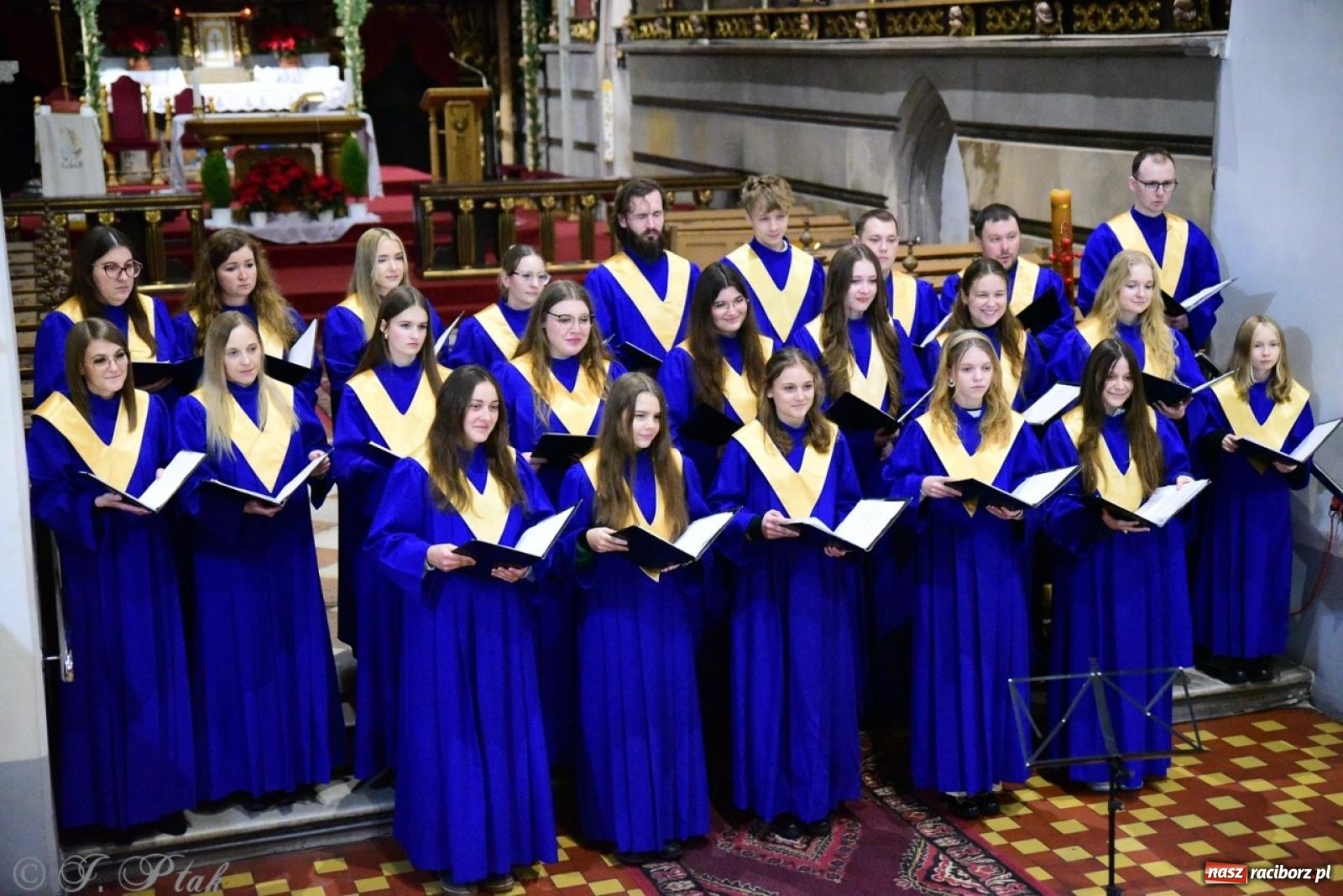 Zdjęcie w galerii na portalu naszraciborz.pl: Koncert kolęd i pastorałek w farnym – muzyczna uczta w Raciborzu wiadomości z regionu