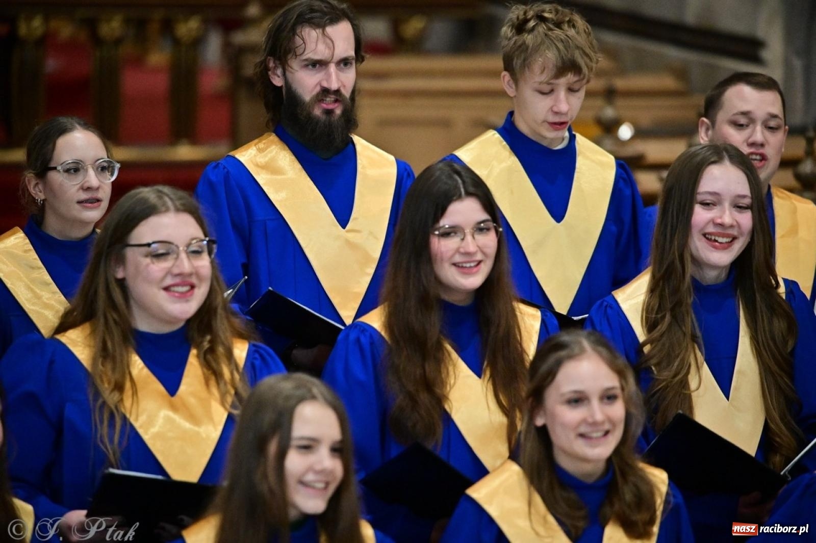 Zdjęcie w galerii na portalu naszraciborz.pl: Koncert kolęd i pastorałek w farnym – muzyczna uczta w Raciborzu wiadomości z regionu