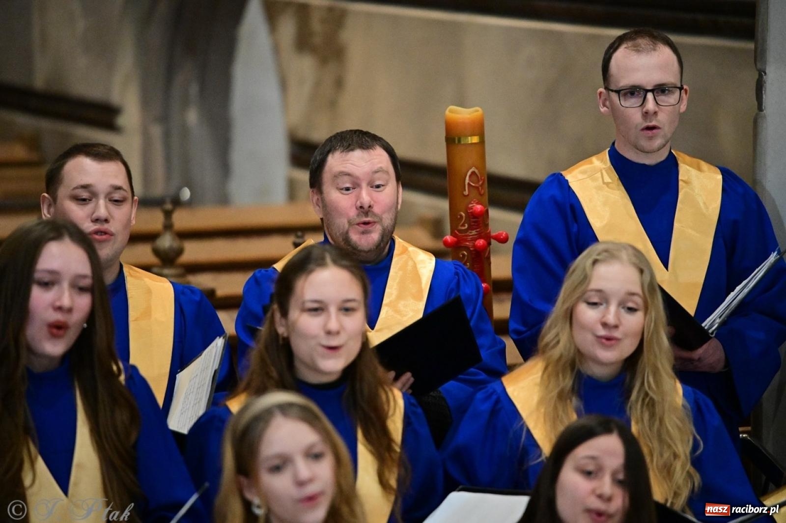 Zdjęcie w galerii na portalu naszraciborz.pl: Koncert kolęd i pastorałek w farnym – muzyczna uczta w Raciborzu wiadomości z regionu