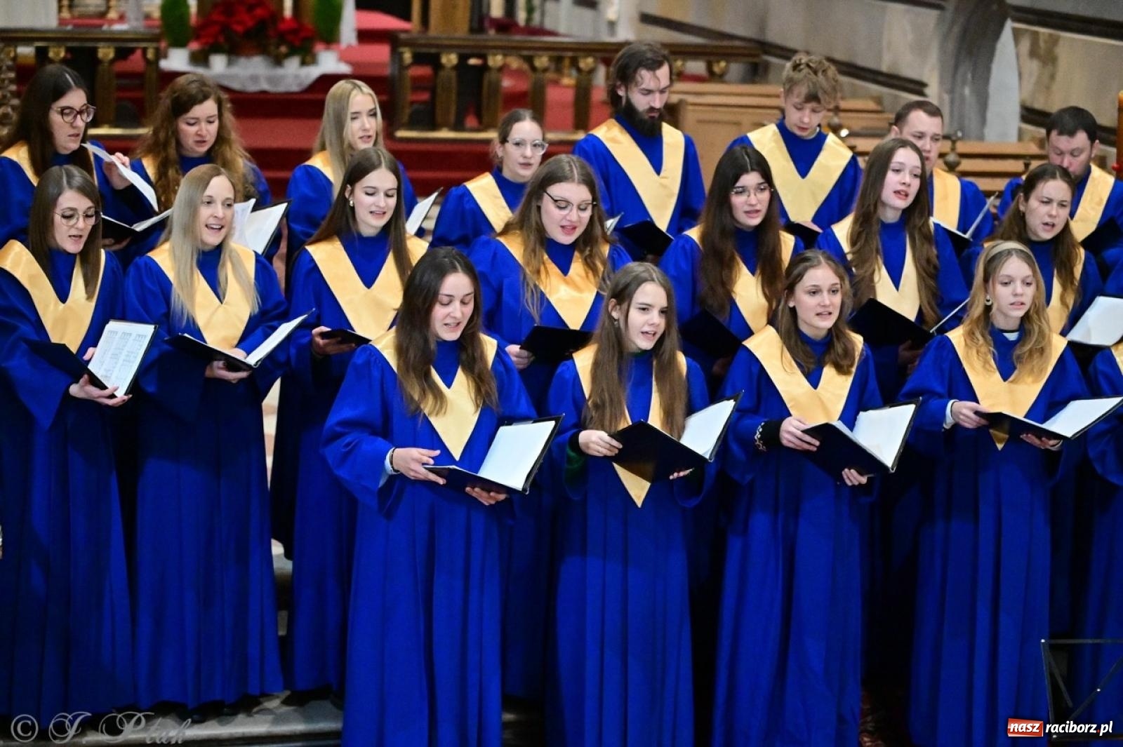 Zdjęcie w galerii na portalu naszraciborz.pl: Koncert kolęd i pastorałek w farnym – muzyczna uczta w Raciborzu wiadomości z regionu