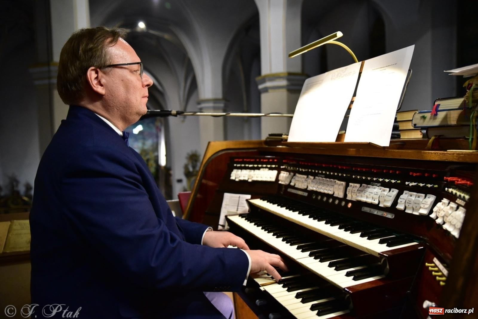 Zdjęcie w galerii na portalu naszraciborz.pl: Koncert kolęd i pastorałek w farnym – muzyczna uczta w Raciborzu wiadomości z regionu