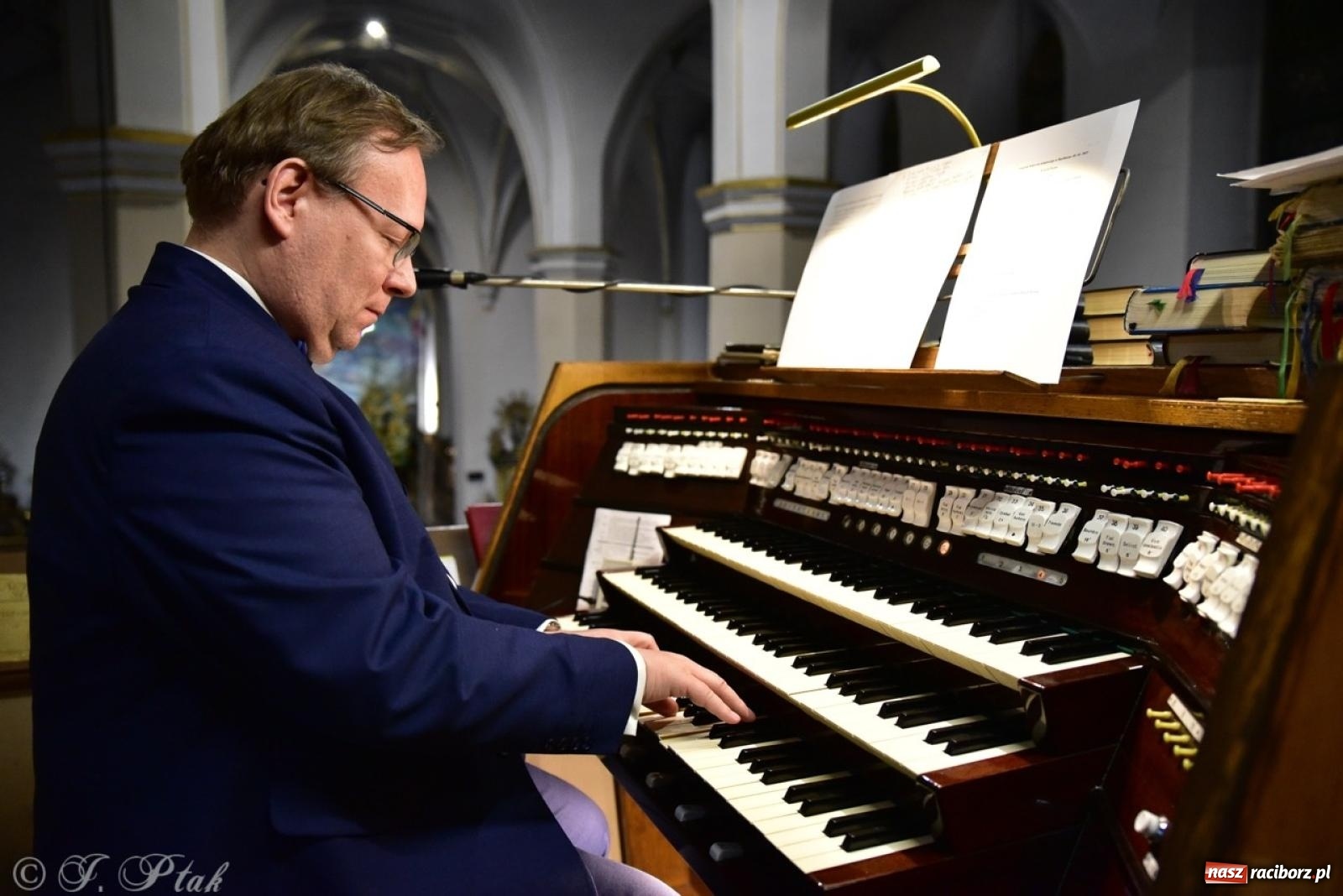 Zdjęcie w galerii na portalu naszraciborz.pl: Koncert kolęd i pastorałek w farnym – muzyczna uczta w Raciborzu wiadomości z regionu