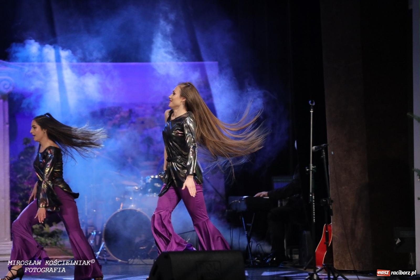 Zdjęcie w galerii na portalu naszraciborz.pl: Tłumy na widowisku Mamma Mia w Raciborskim Centrum Kultury! wiadomości z regionu