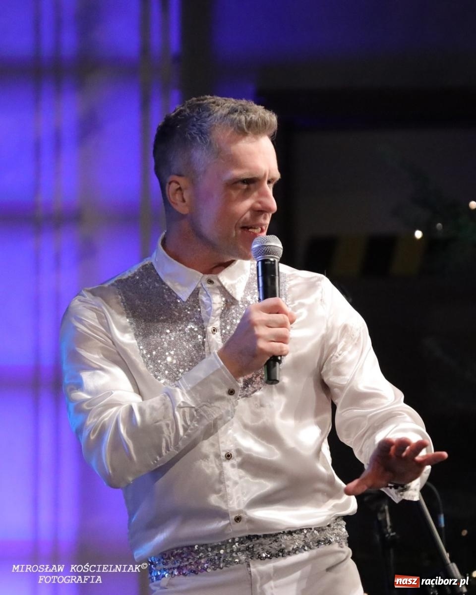 Zdjęcie w galerii na portalu naszraciborz.pl: Tłumy na widowisku Mamma Mia w Raciborskim Centrum Kultury! wiadomości z regionu