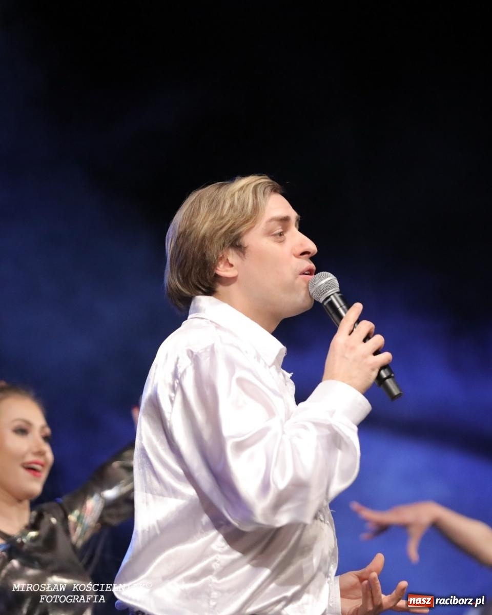 Zdjęcie w galerii na portalu naszraciborz.pl: Tłumy na widowisku Mamma Mia w Raciborskim Centrum Kultury! wiadomości z regionu