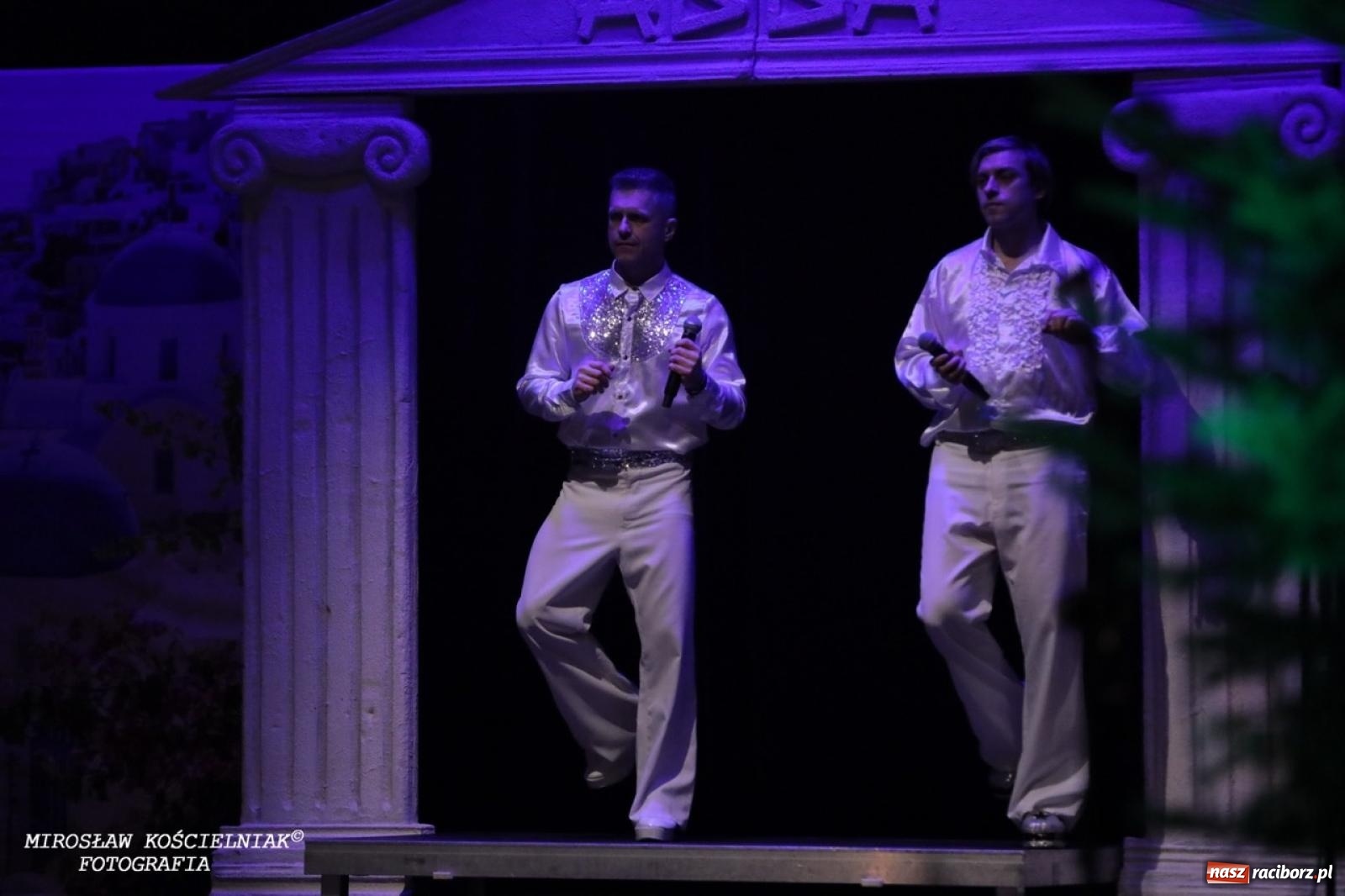 Zdjęcie w galerii na portalu naszraciborz.pl: Tłumy na widowisku Mamma Mia w Raciborskim Centrum Kultury! wiadomości z regionu