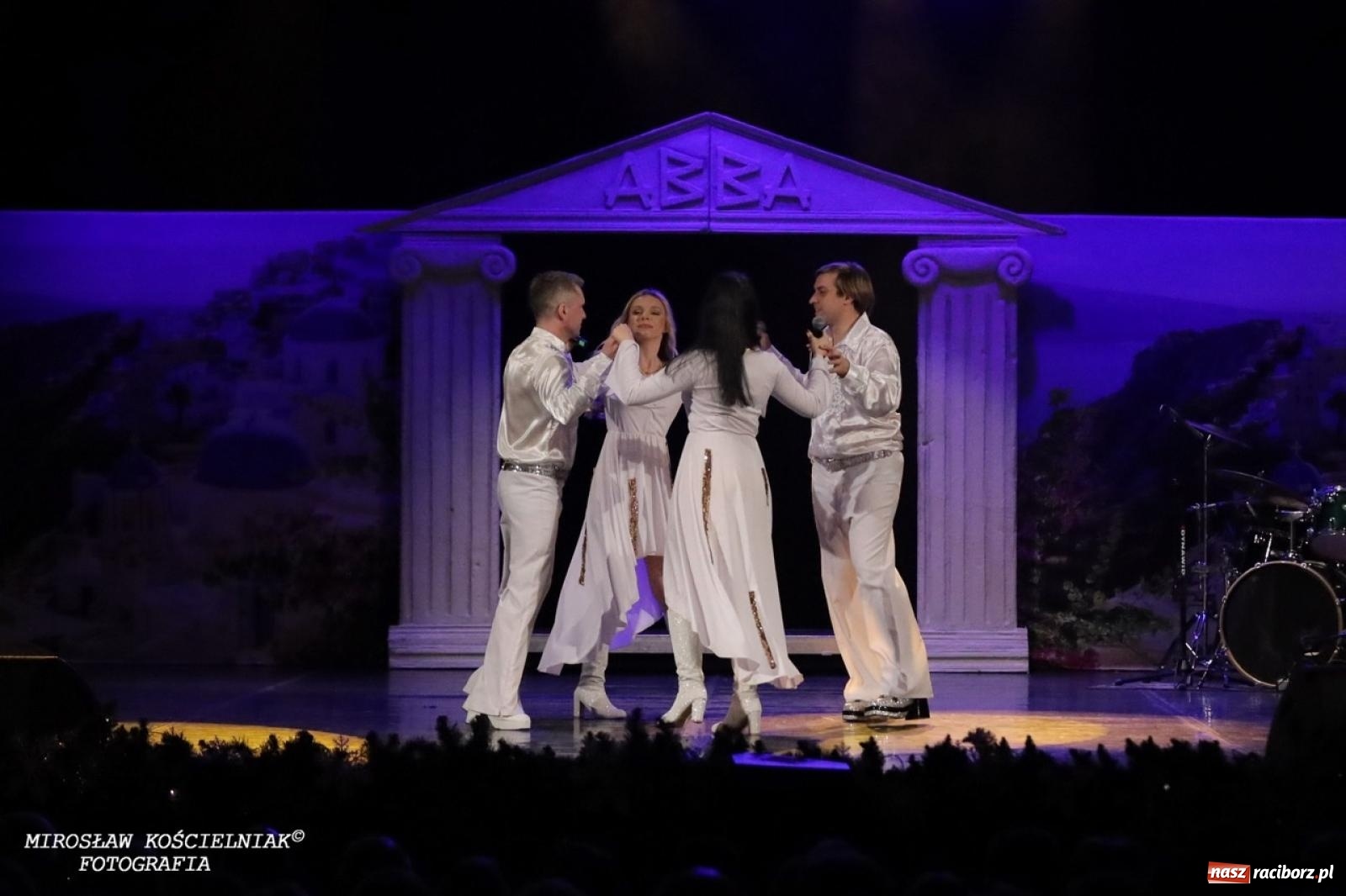 Zdjęcie w galerii na portalu naszraciborz.pl: Tłumy na widowisku Mamma Mia w Raciborskim Centrum Kultury! wiadomości z regionu