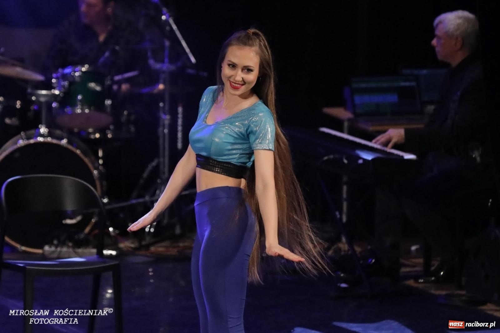 Zdjęcie w galerii na portalu naszraciborz.pl: Tłumy na widowisku Mamma Mia w Raciborskim Centrum Kultury! wiadomości z regionu