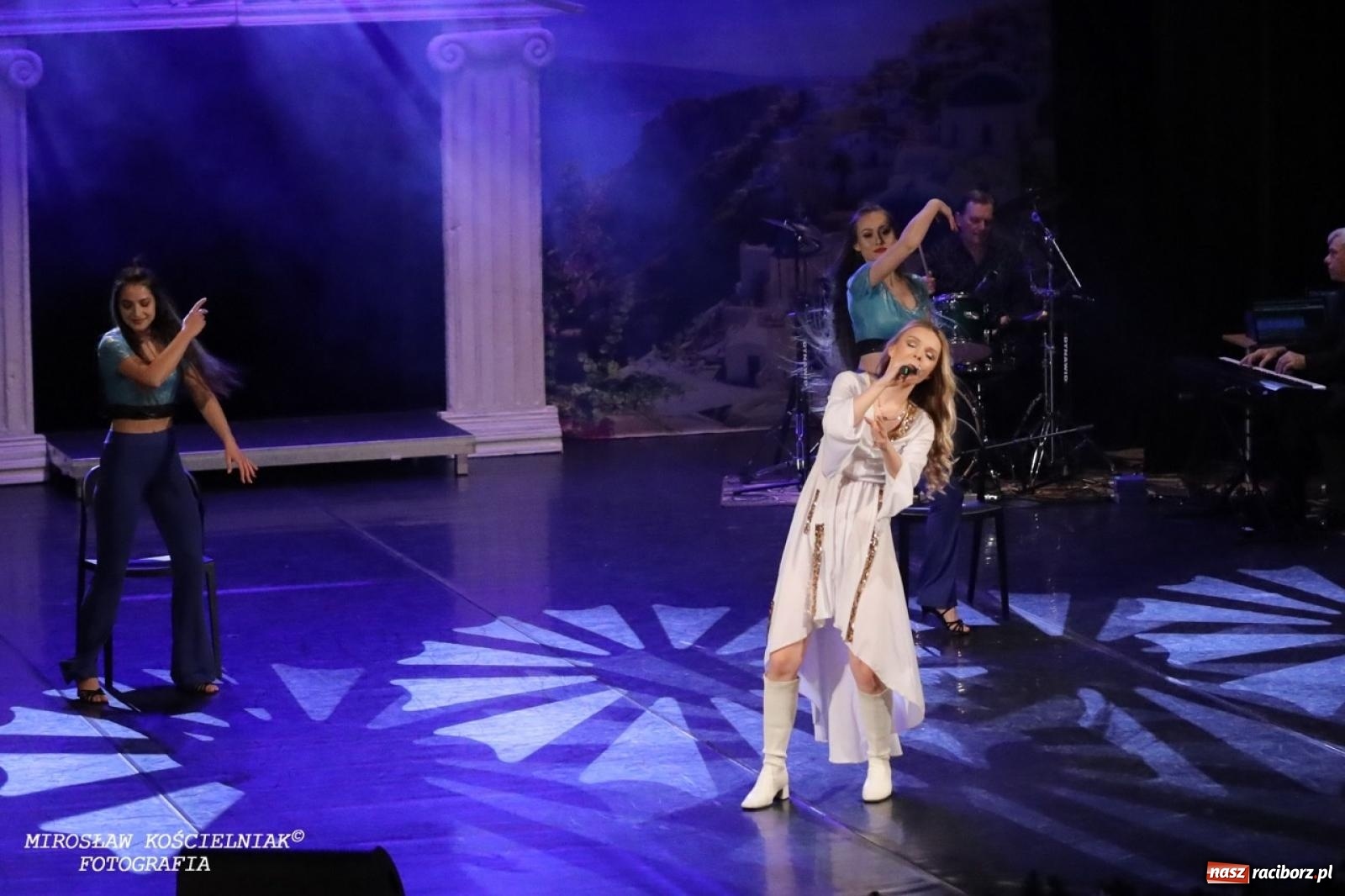 Zdjęcie w galerii na portalu naszraciborz.pl: Tłumy na widowisku Mamma Mia w Raciborskim Centrum Kultury! wiadomości z regionu