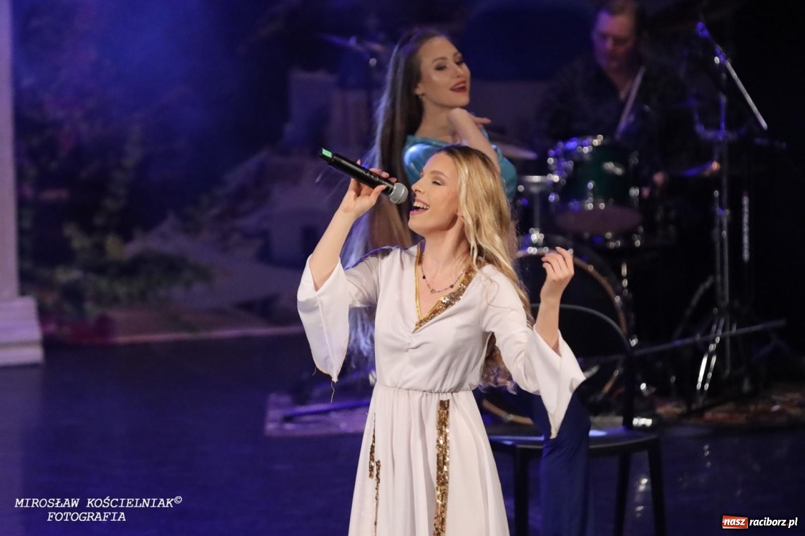 Zdjęcie w galerii na portalu naszraciborz.pl: Tłumy na widowisku Mamma Mia w Raciborskim Centrum Kultury! wiadomości z regionu