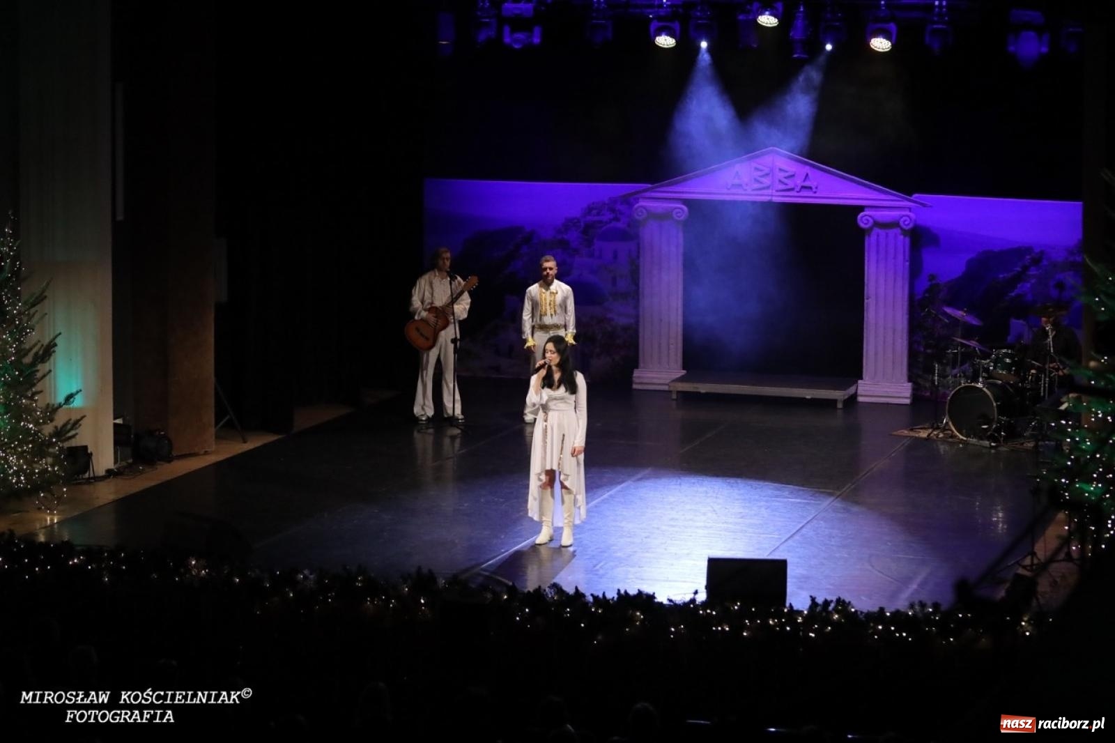 Zdjęcie w galerii na portalu naszraciborz.pl: Tłumy na widowisku Mamma Mia w Raciborskim Centrum Kultury! wiadomości z regionu