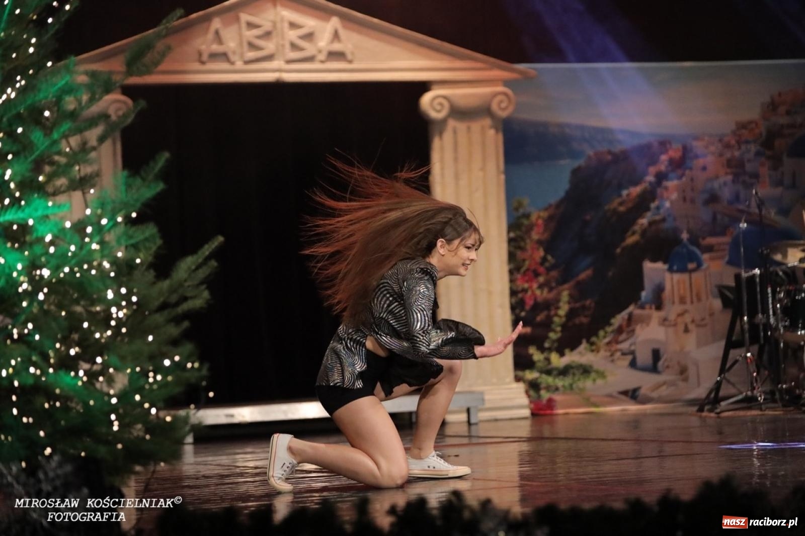 Zdjęcie w galerii na portalu naszraciborz.pl: Tłumy na widowisku Mamma Mia w Raciborskim Centrum Kultury! wiadomości z regionu