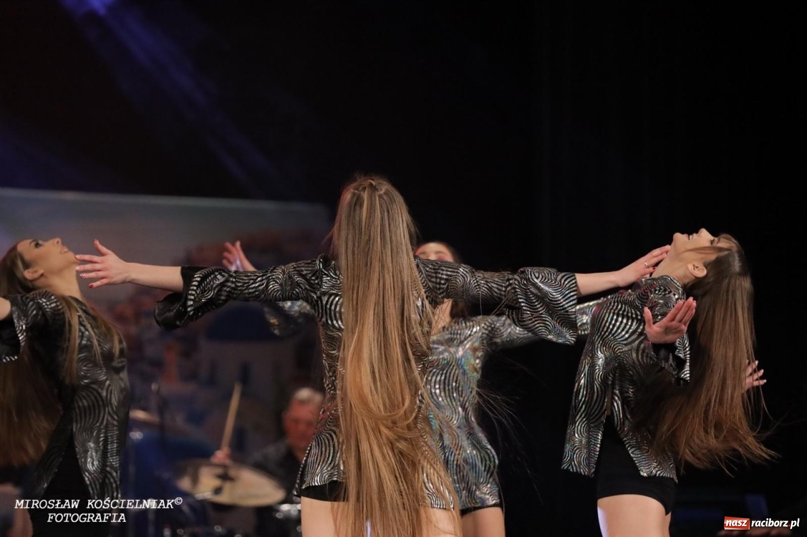 Zdjęcie w galerii na portalu naszraciborz.pl: Tłumy na widowisku Mamma Mia w Raciborskim Centrum Kultury! wiadomości z regionu