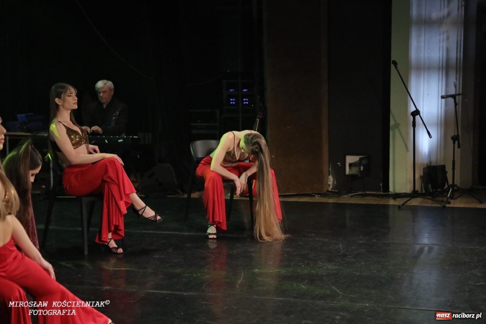 Zdjęcie w galerii na portalu naszraciborz.pl: Tłumy na widowisku Mamma Mia w Raciborskim Centrum Kultury! wiadomości z regionu