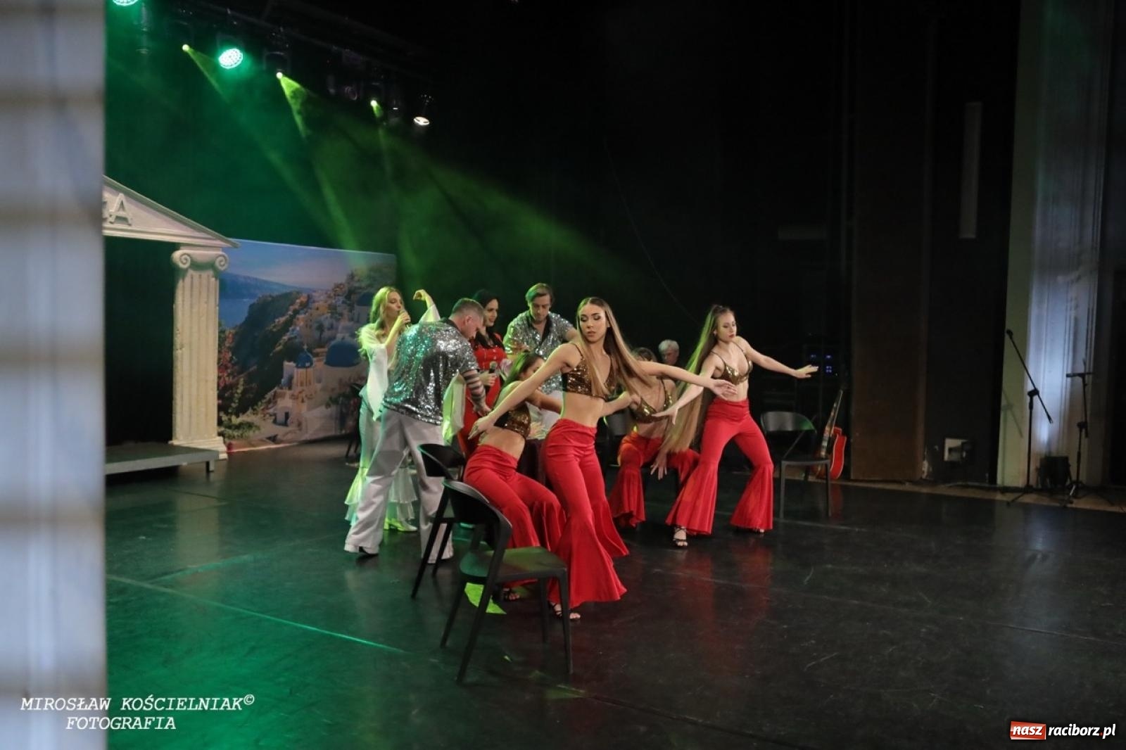 Zdjęcie w galerii na portalu naszraciborz.pl: Tłumy na widowisku Mamma Mia w Raciborskim Centrum Kultury! wiadomości z regionu