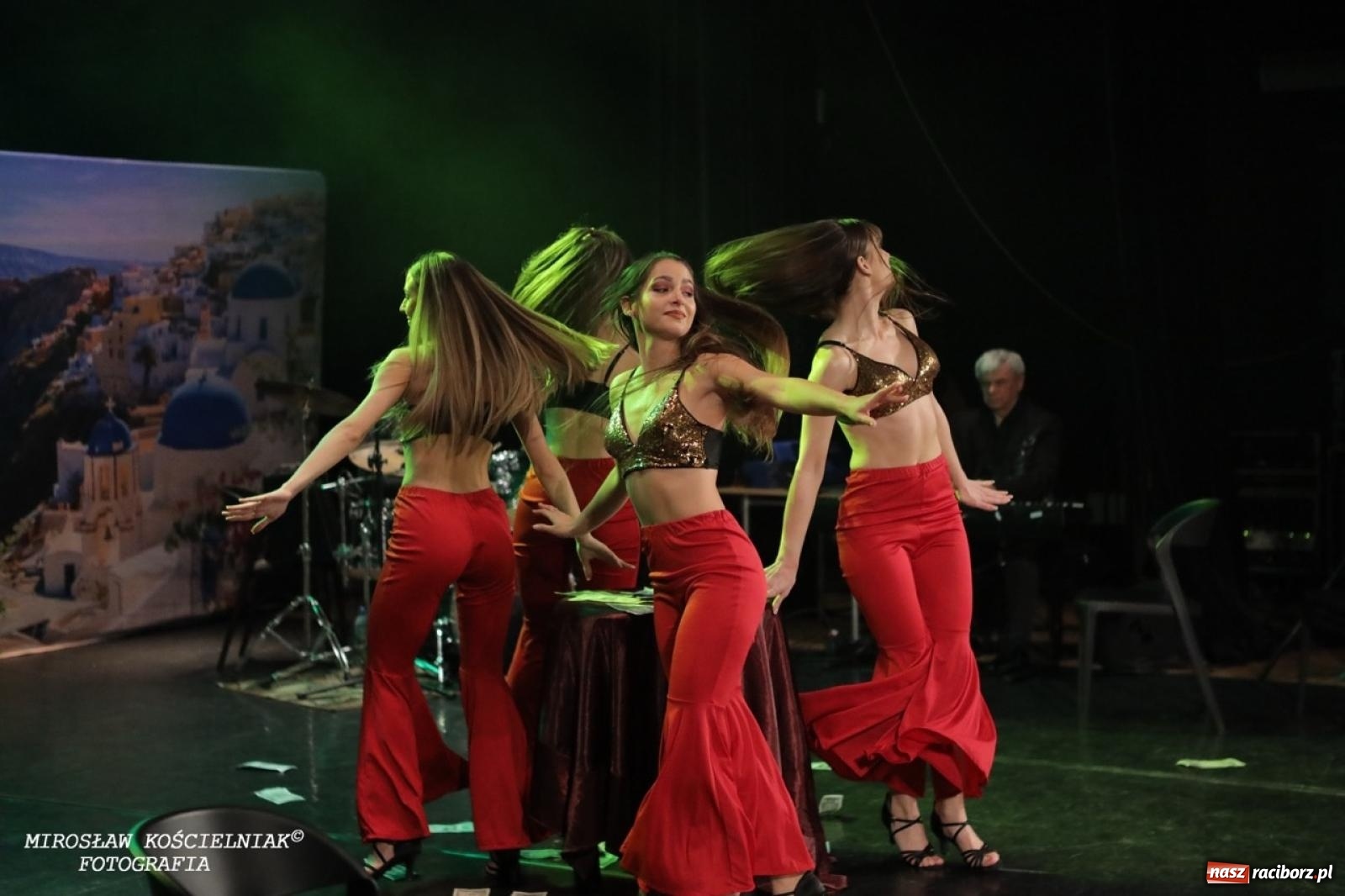 Zdjęcie w galerii na portalu naszraciborz.pl: Tłumy na widowisku Mamma Mia w Raciborskim Centrum Kultury! wiadomości z regionu