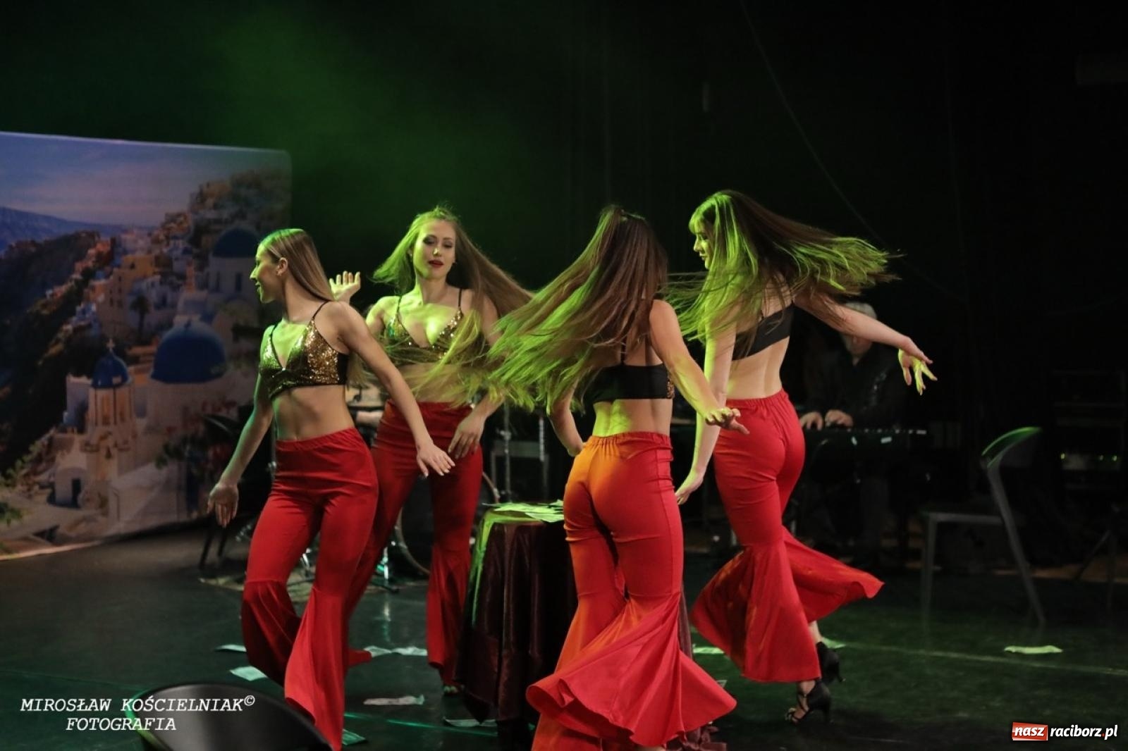 Zdjęcie w galerii na portalu naszraciborz.pl: Tłumy na widowisku Mamma Mia w Raciborskim Centrum Kultury! wiadomości z regionu