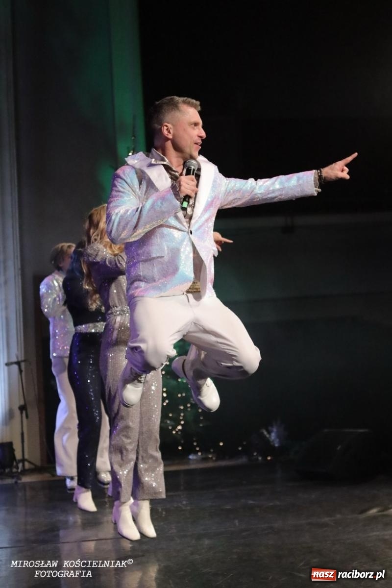 Zdjęcie w galerii na portalu naszraciborz.pl: Tłumy na widowisku Mamma Mia w Raciborskim Centrum Kultury! wiadomości z regionu