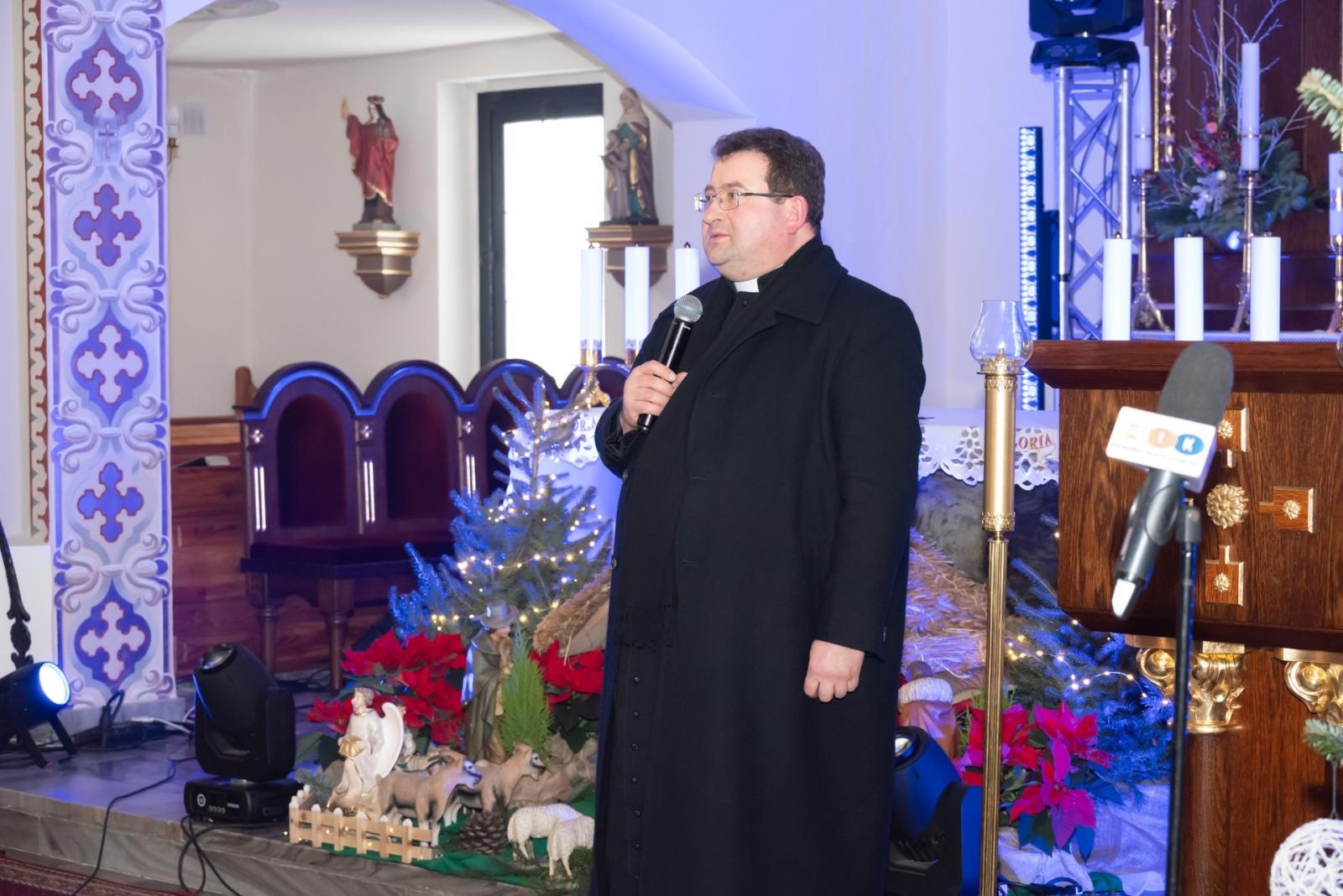 Zdjęcie w galerii na portalu naszraciborz.pl: Kolędy i jubileusz – wyjątkowy koncert w 100-letnim kościele w Owsiszczach wiadomości z regionu