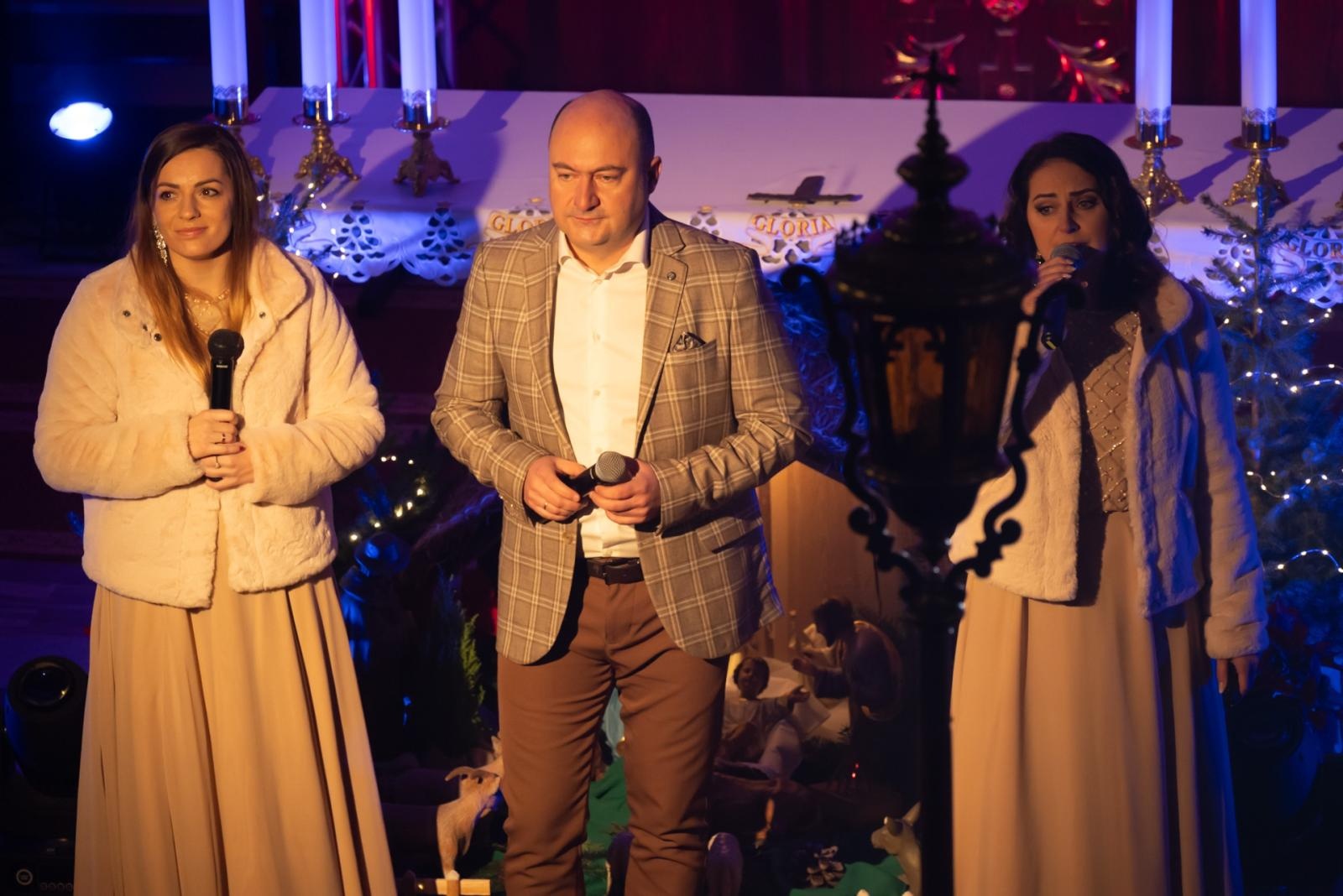 Zdjęcie w galerii na portalu naszraciborz.pl: Kolędy i jubileusz – wyjątkowy koncert w 100-letnim kościele w Owsiszczach wiadomości z regionu