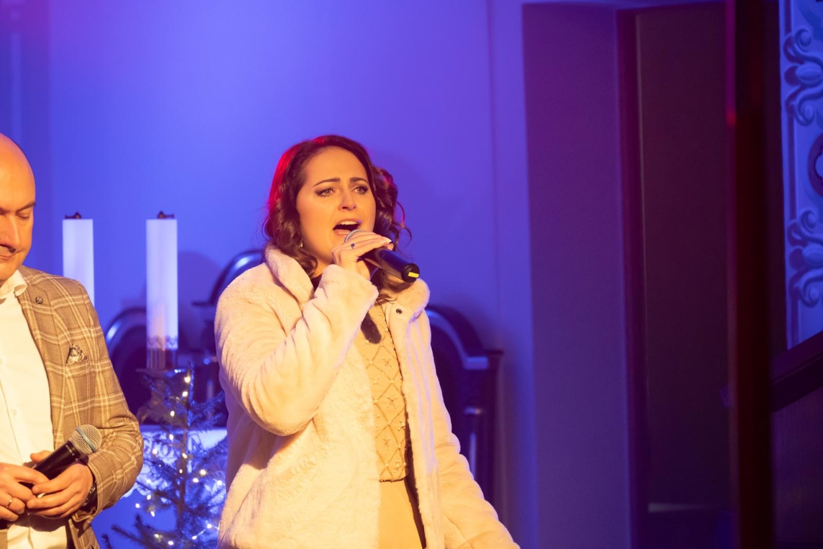 Zdjęcie w galerii na portalu naszraciborz.pl: Kolędy i jubileusz – wyjątkowy koncert w 100-letnim kościele w Owsiszczach wiadomości z regionu