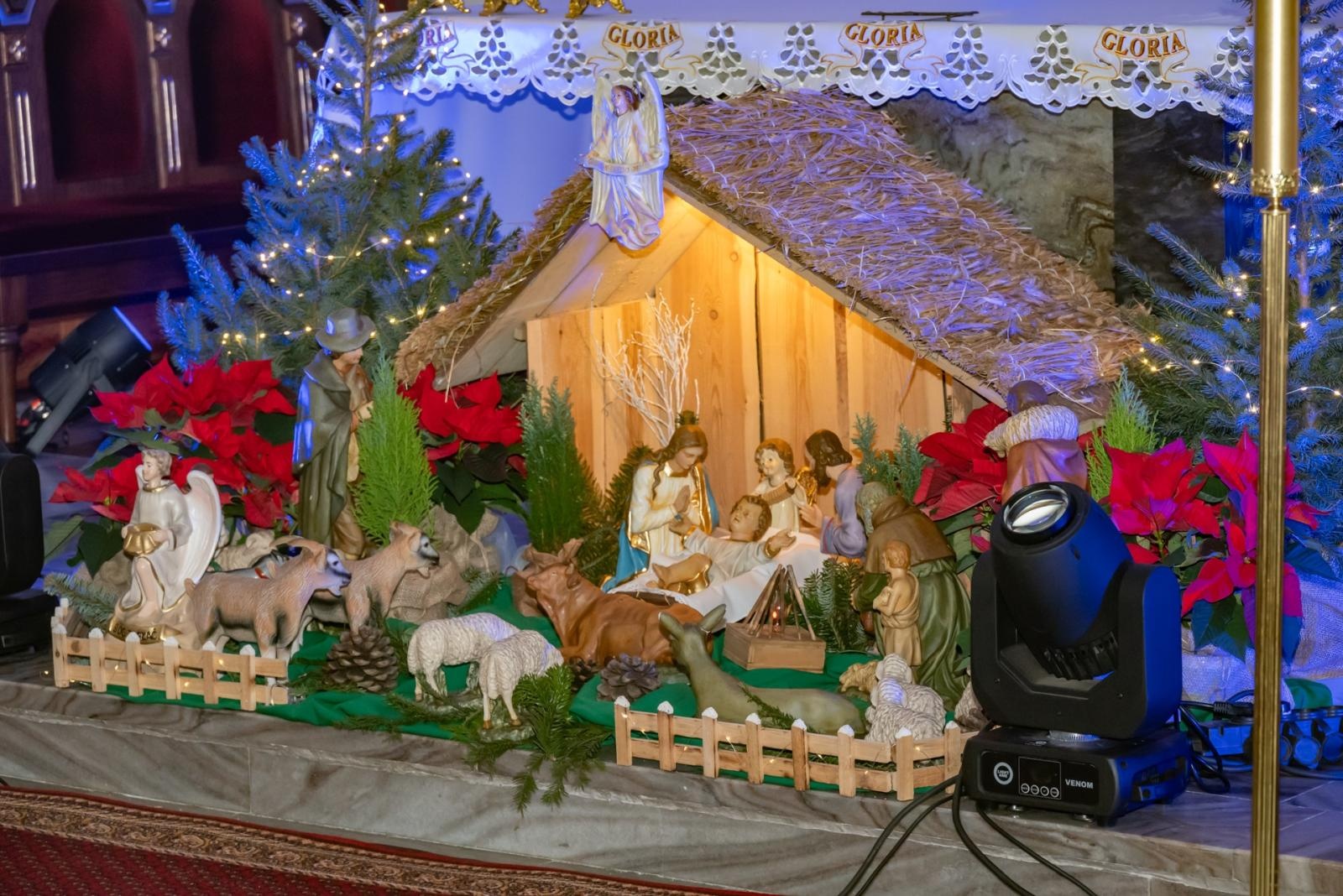 Zdjęcie w galerii na portalu naszraciborz.pl: Kolędy i jubileusz – wyjątkowy koncert w 100-letnim kościele w Owsiszczach wiadomości z regionu